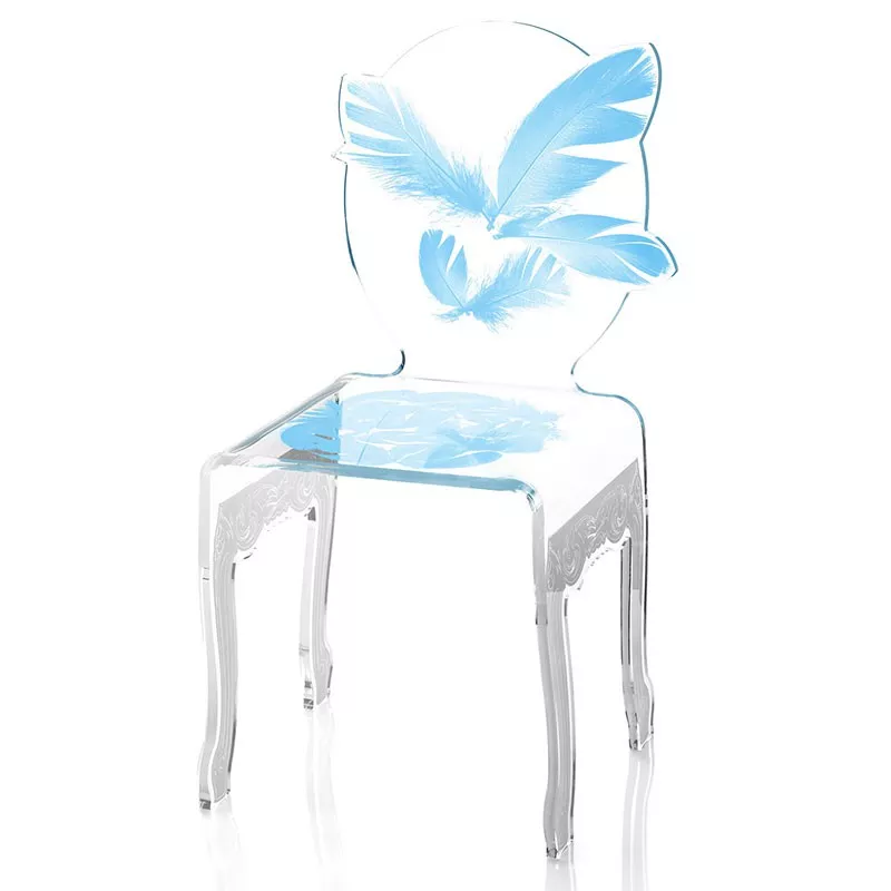 Sedia in plexiglas con piume Colore Blu Opzione piedi neri