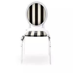 Sedici sedie trasparenti in plexiglass