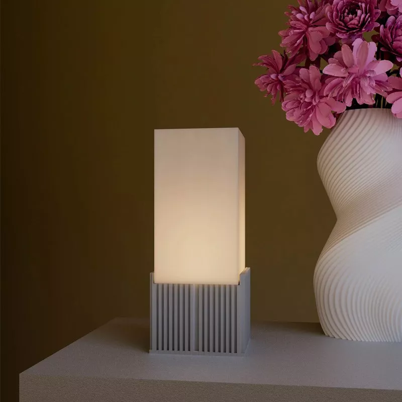 Lampada da tavolo "Light Box Colore Argento Dimensione 23 cm